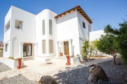 Thymoura Villa