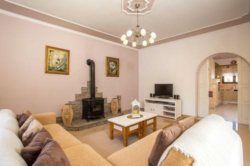 Thymoura Villa