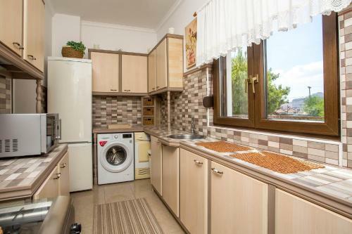 Thymoura Villa