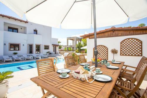 Thymoura Villa
