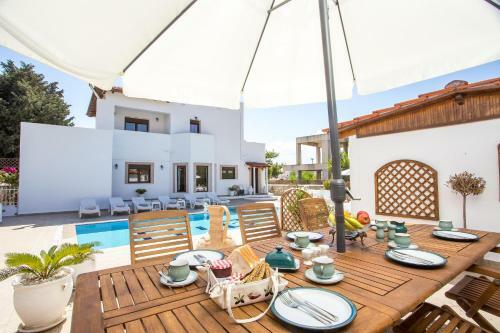 Thymoura Villa