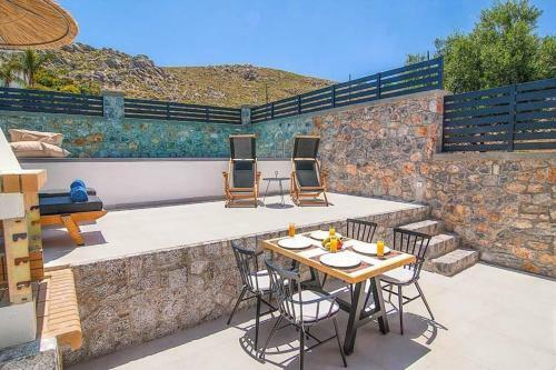 Lambis Villas