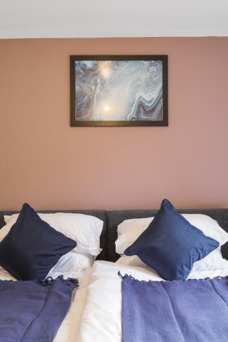 Apartamento The Exquisite Harrow Gem -parking