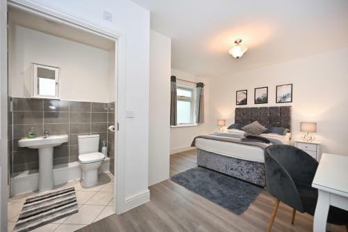 Luxury 2 Bedroom, 2 Bath Apartment, Prime Location