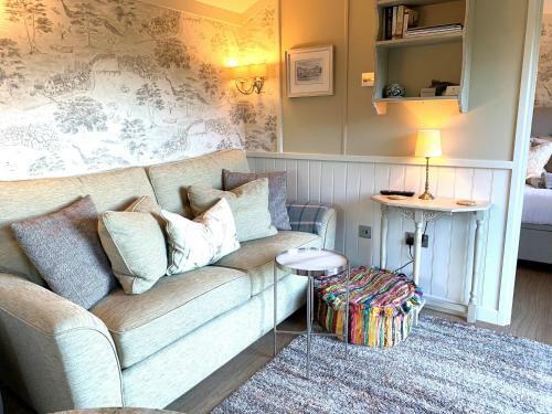 Lodge Luxury Shepherds Hut With Superb Views & Fire Pit