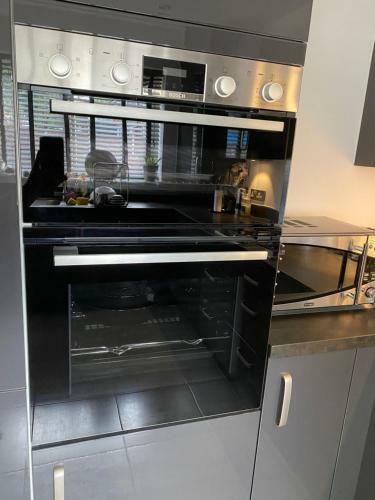 New Modern King Size Room With Ensuite And Parking