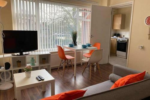 Cosy Bright Studio Apartment In Chorlton Suburbs