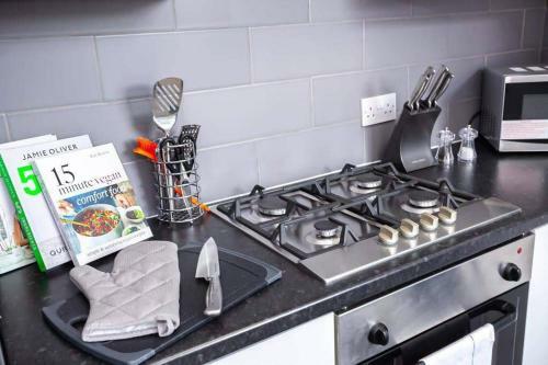 Spacious Refurbished Manchester Pad -sleeps Upto 8