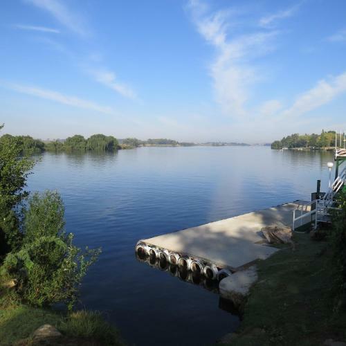 The Waterfront Country Lodge
