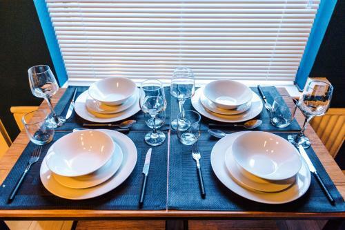 3 Bedroom House Salford Hosted By Mcr Dens