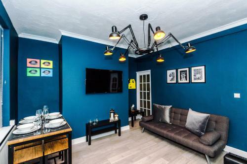 3 Bedroom House Salford Hosted By Mcr Dens