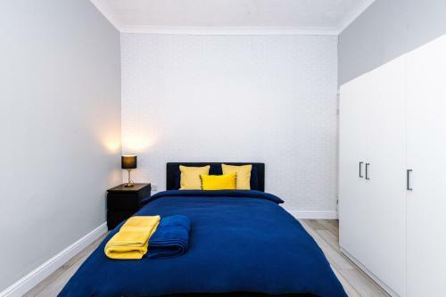 3 Bedroom House Salford Hosted By Mcr Dens