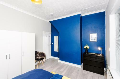 3 Bedroom House Salford Hosted By Mcr Dens