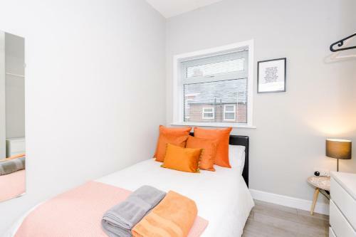 3 Bedroom House Salford Hosted By Mcr Dens