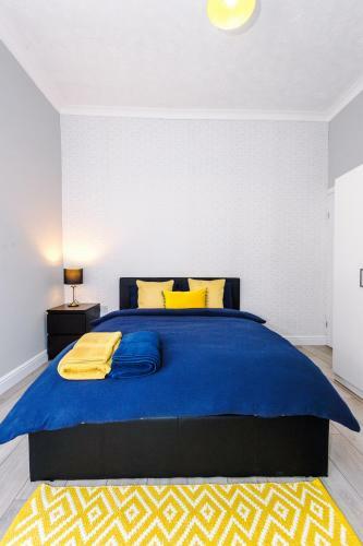3 Bedroom House Salford Hosted By Mcr Dens