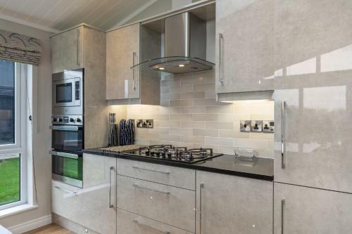 Sandpiper - Luxury Lodge, Close To Beach, Pet Friendly