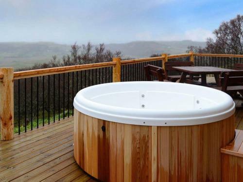 Red Kite & Osprey Lodges