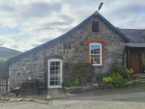 Rowan Cottage In Rhayader Over Looking The Red Kite Feeding Centre