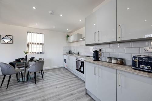 Modern & Refurbished 2/bed Apartment In Stockport