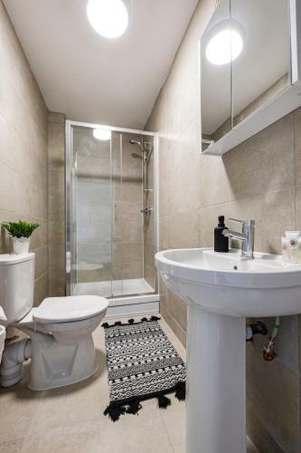 Modern & Refurbished 2/bed Apartment In Stockport