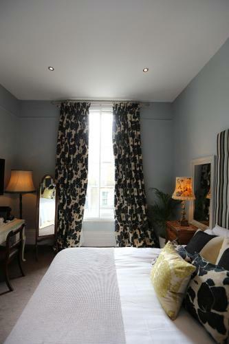 Hotel The Crown And Sceptre