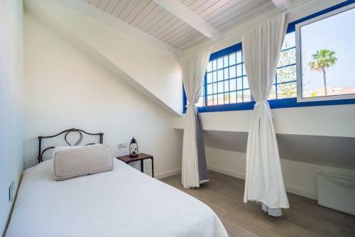 Fabulous Bungalow , Wifi, Swimming Pool And Beach