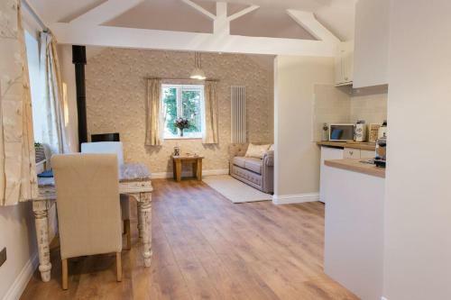 Thrush Nest Cottages - Wren & Stable