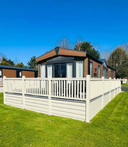 Bakers Lodge With Hot Tub
