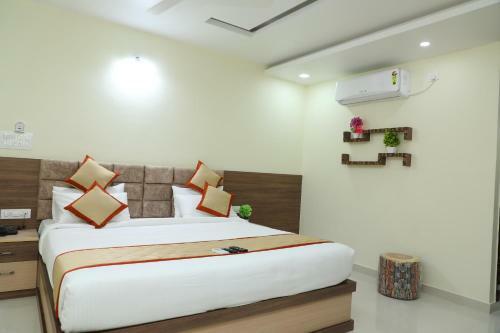 Hotel 8th Mile Suites
