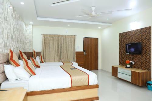 Hotel 8th Mile Suites