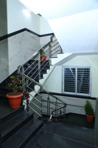 Hotel 8th Mile Suites