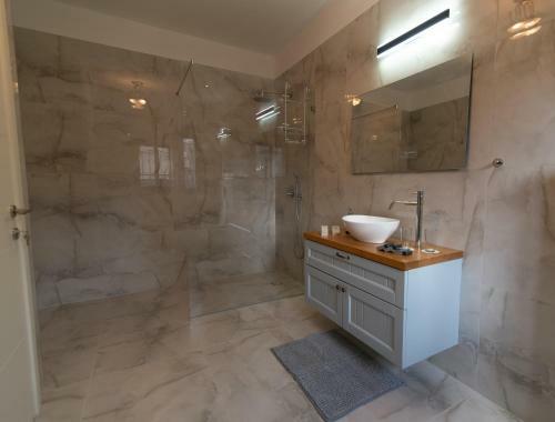 Apartamento King's Bed - Stay Royal And Stylish