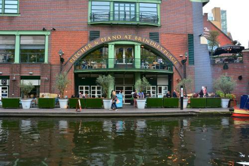 Tudors Esuites Jq Studio Apartment