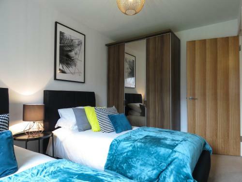 Tudors Esuites Private Garden And Netflix