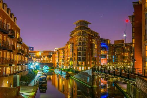 Crescent Luxury Apartment - Central Birmingham