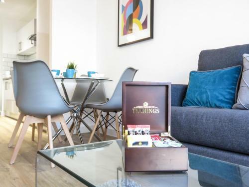Tudors Esuites Canal Side Apartment 3 Beds