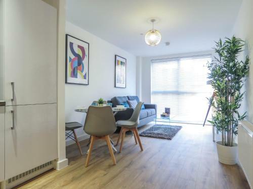 Tudors Esuites Canal Side Apartment 3 Beds