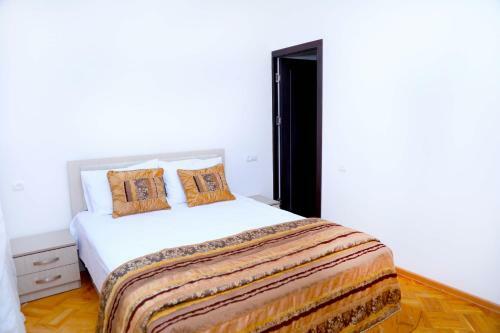 Sunny Apartment On Sayat-nova Avenue & Tours
