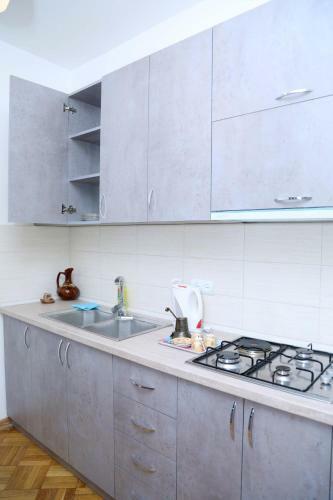 Sunny Apartment On Sayat-nova Avenue & Tours