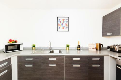 Haus Spacious Parkside Balcony Apartment, Wifi, Smart Tv