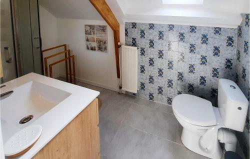 Nice Home In Allaire With Wifi And 4 Bedrooms