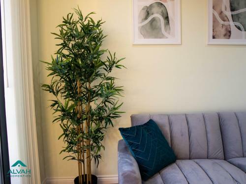 Luxurious 2 Bed City Centre Apartment With Balcony