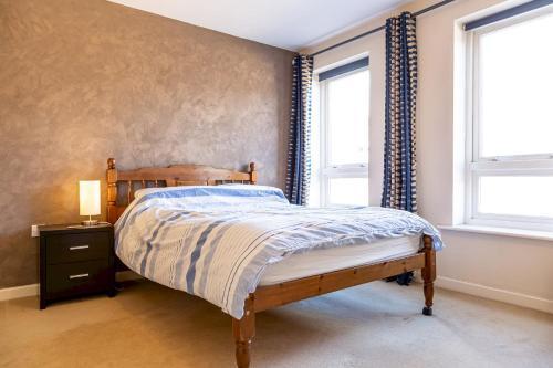 Pass The Keys Spacious & Cosy Central 1 Bed Apartment Parking