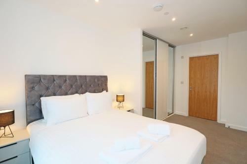 Central 1 Bed Apartment On Quiet Road