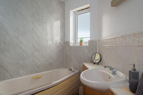 Vibrant & Warm Apartment In Central Birmingham
