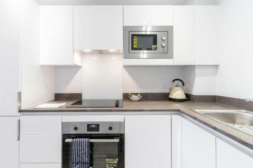 Contemporary 1 Bedroom Apartment In Central Birmingham