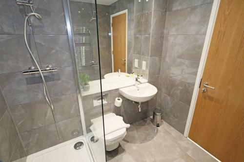 Central Birmingham Contemporary 2 Bed Apartment
