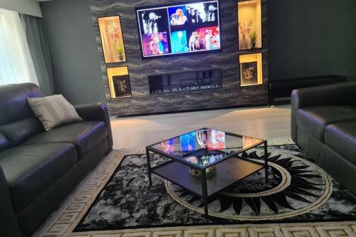 The Exclusive Jacuzzi Apartments