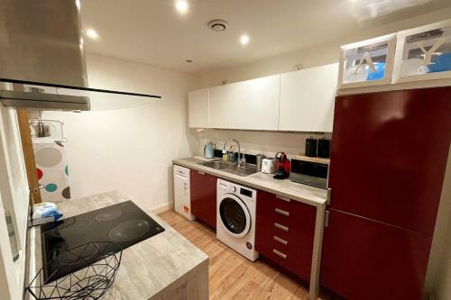 Executive Spacious 1 Bed Apartment With Workspace & Free Parking