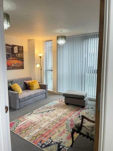 Modern City Centre 1 Bed Apartment With Gym Access By Lets Relocations